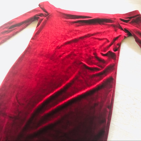 Forever 21 Off-Shoulder Velvet Bodycon Dress - Picture 4 of 6